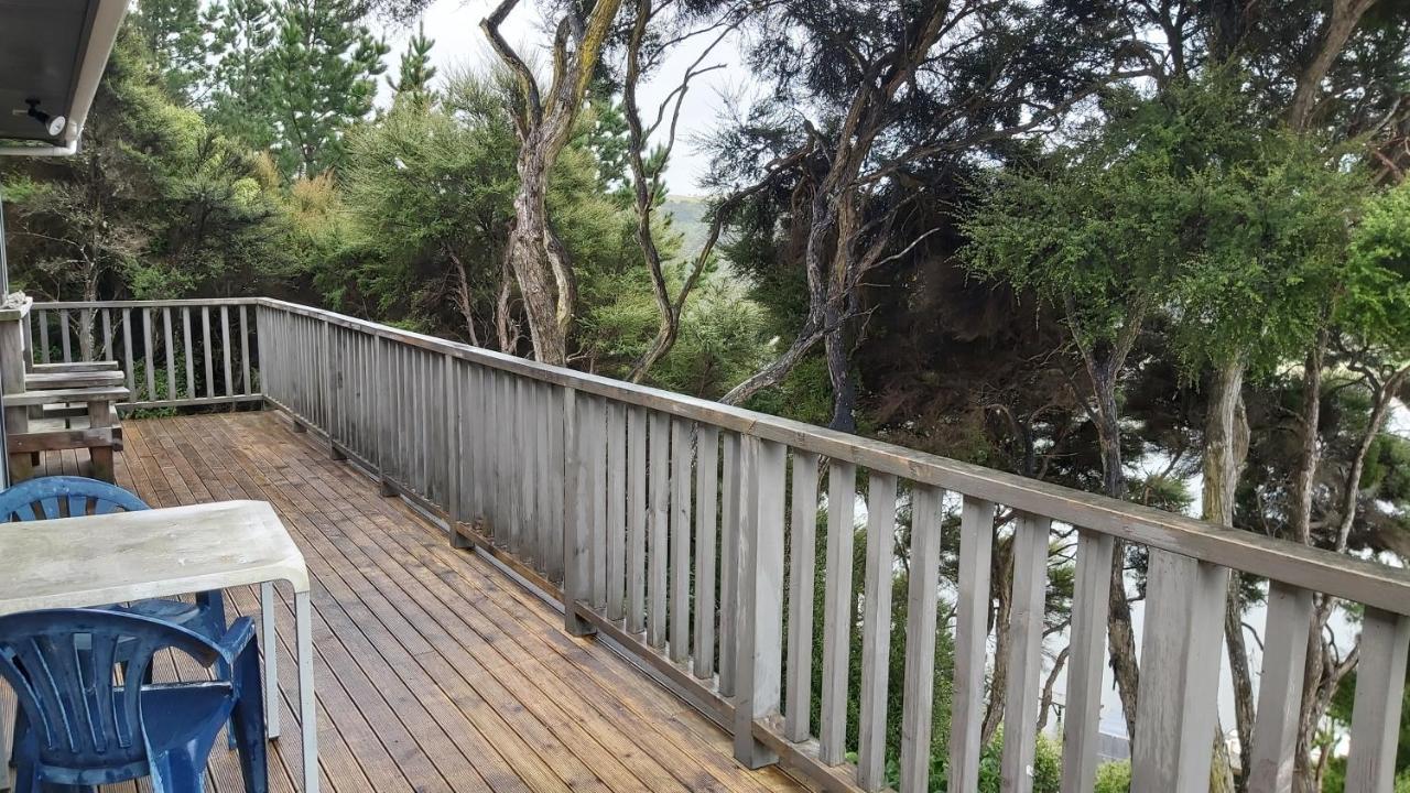 Tree House Apartment Taieri Mouth Екстериор снимка