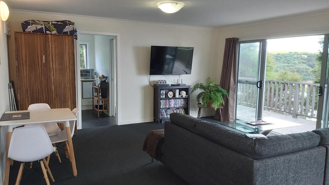 Tree House Apartment Taieri Mouth Екстериор снимка