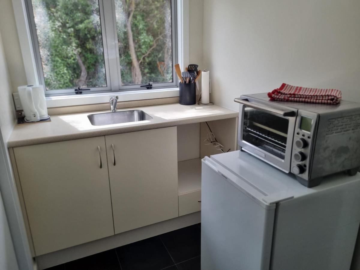Tree House Apartment Taieri Mouth Екстериор снимка