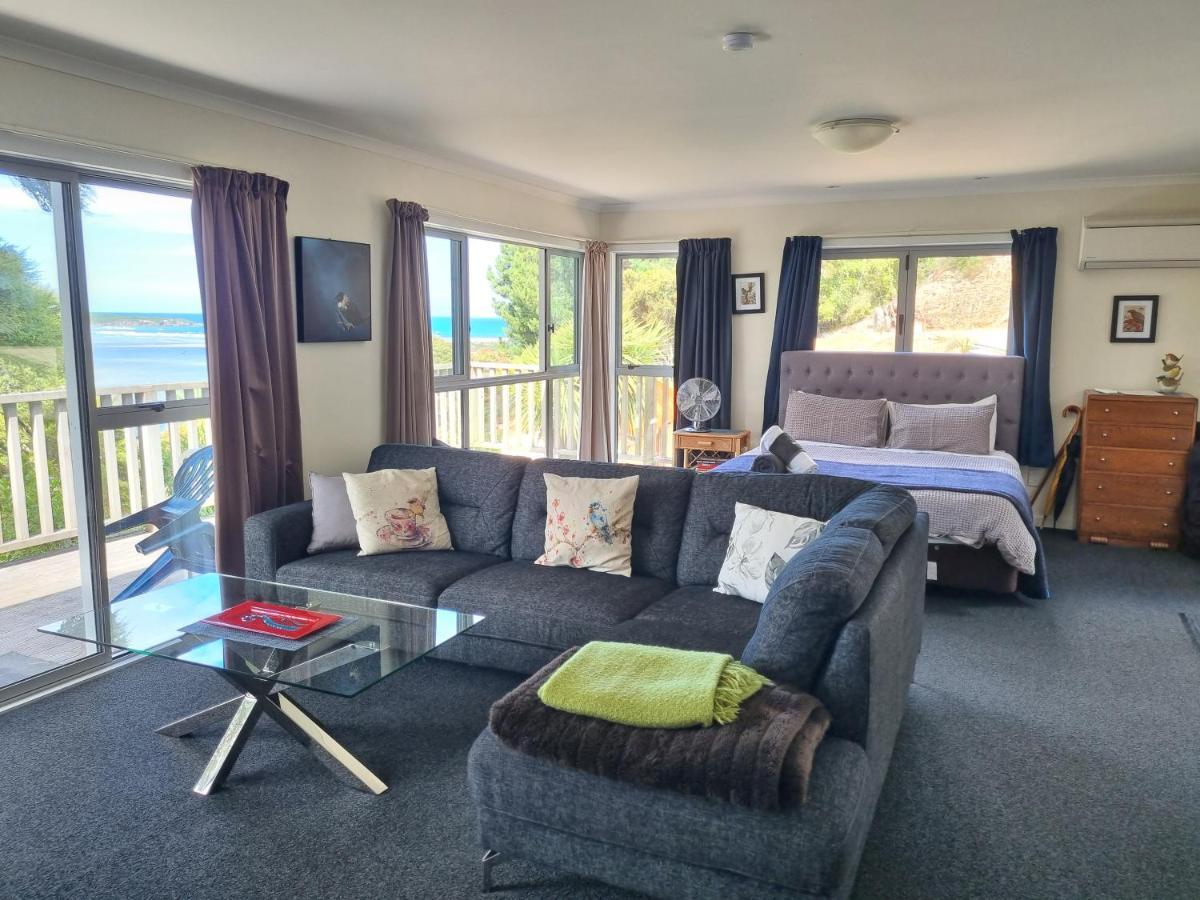 Tree House Apartment Taieri Mouth Екстериор снимка
