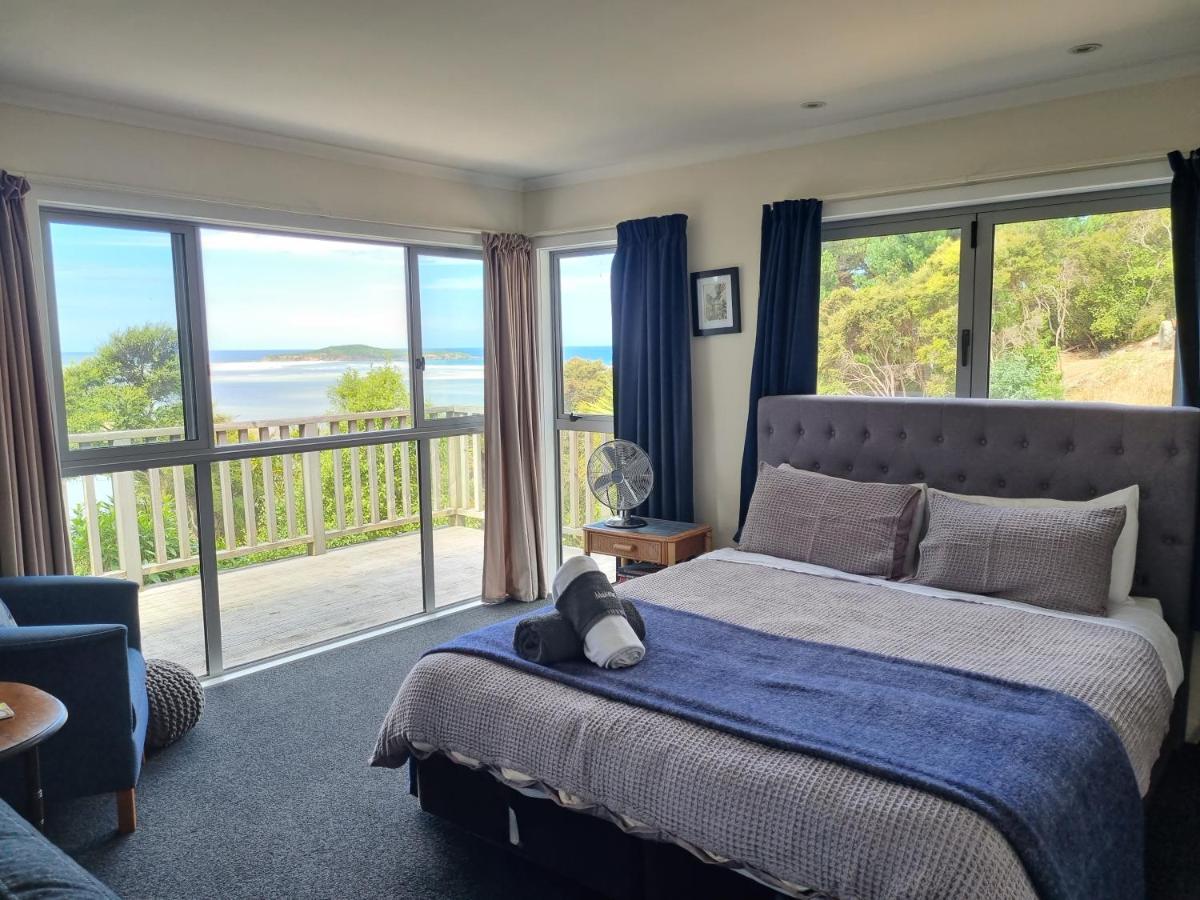 Tree House Apartment Taieri Mouth Екстериор снимка